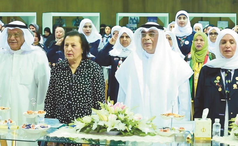الحضور خلال السلام الوطني﻿