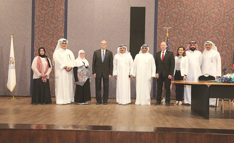 مدير عام الجمارك والسفير الأميركي يتوسطان القيادات الجمركية وأخرى من السفارة الأميركية﻿