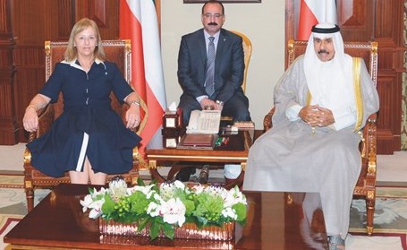 سمو ولي العهد خلال استقباله سفيرة الأرجنتين﻿