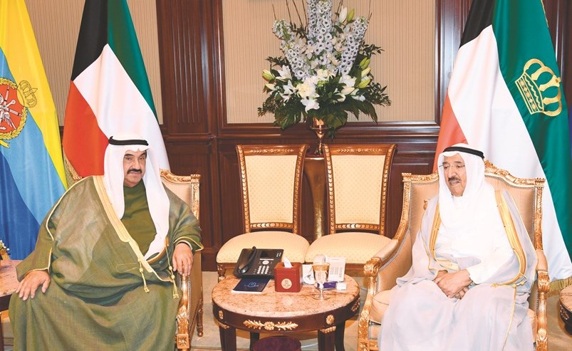 صاحب السمو الأمير الشيخ صباح الأحمد مستقبلا سمو الشيخ ناصر المحمد ﻿