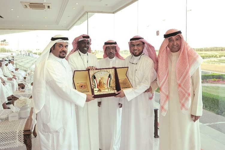 الشيخ صباح فهد الناصر يكرم الخطوط الجوية الكويتية﻿