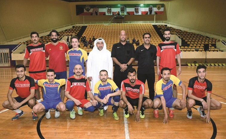 حسن الخواجة متوسطا الحكام وفريقي الهضيبان وزون ست﻿
