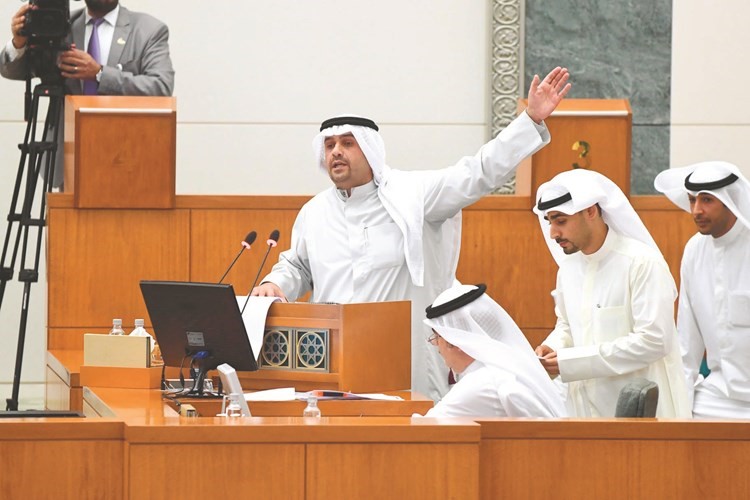 أنس الصالح يرد على هايف والمطير﻿