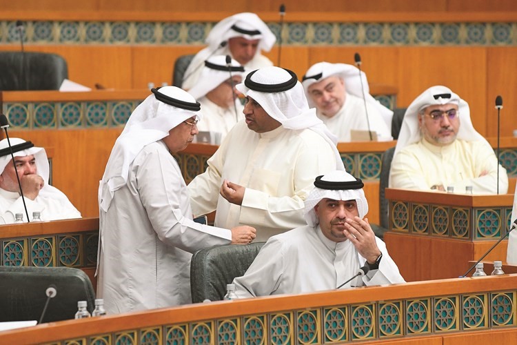 الحميدي السبيعي يتحدث إلى الشيخ خالد الجراح﻿
