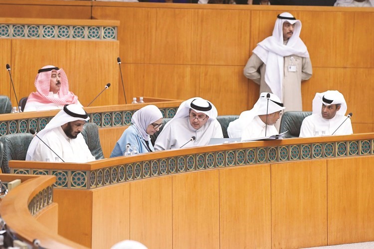 م.محمد الهدية ومريم العقيل وسعد الخراز وخلف دميثير﻿