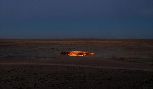 بالصور .. سقوط حفار عملاق فتح "بوابة الجحيم" في تركمانستان