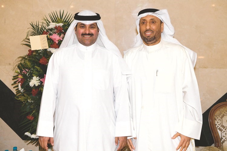 مشعل المناور وخليفة المولي وعبدالرحمن المحورفي يباركون﻿