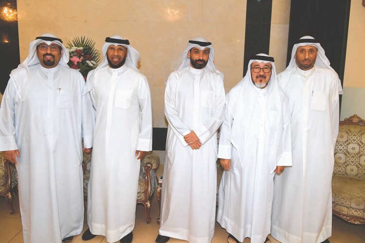 الزميل يوسف عبدالرحمن ومحمد مبارك يهنئان﻿