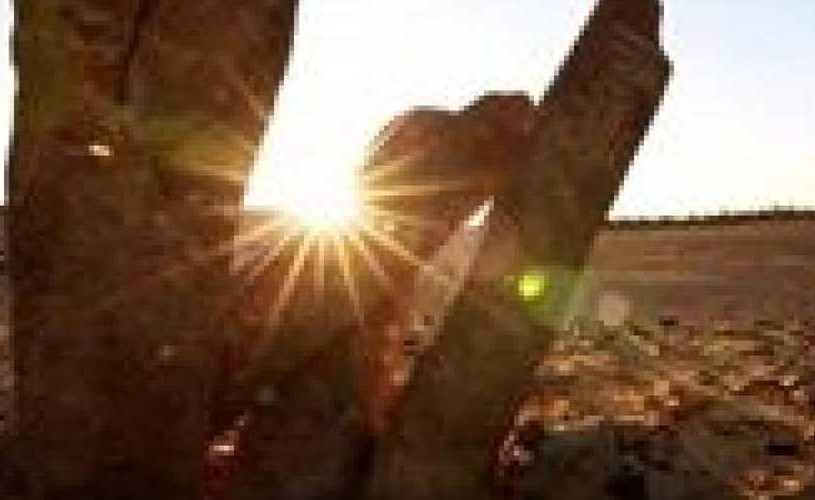 تعرّف على أعمدة الرجاجيل أحد أكثر المواقع الأثرية غموضاً في المملكة