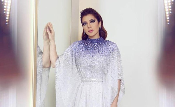 بالفيديو.. احتفال غريب لأصالة وشقيقتها بكسر الأطباق!