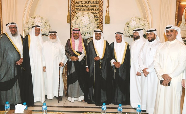 سمو ولي العهد الشيخ نواف الأحمد يقدم التهاني	(محمد هاشم)﻿