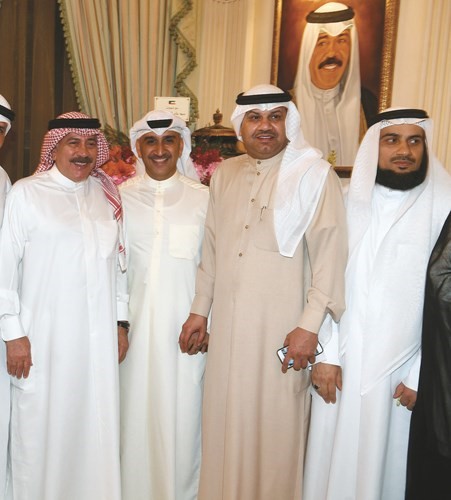 الفريق م.محمود الدوسري مع شقيق المعرس محمد المنصوري وخالد بن غيث﻿