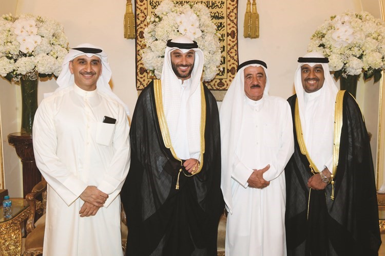 جاسم المنصوري مع أولاده عبدالله المنصوري وم.أحمد المنصوري والعقيد محمد المنصوري﻿