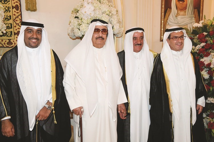 الشيخ علي جابر العلي وأحمد الثويني يباركان﻿
