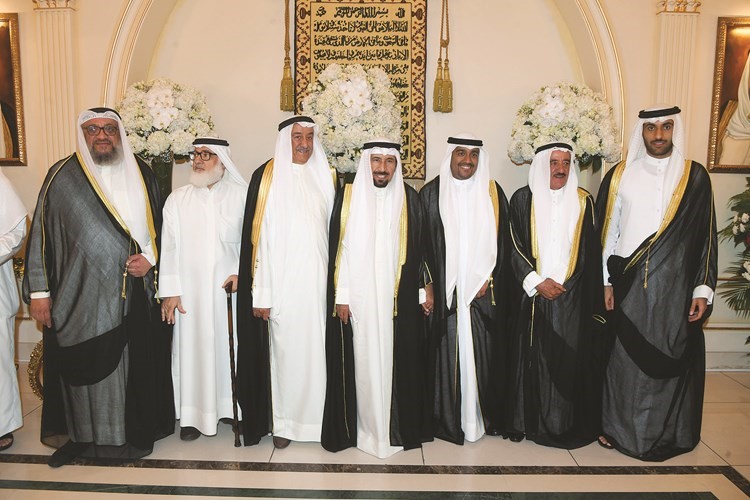 الشيخ علي الجابر والشيخ صباح علي الجابر يهنئان﻿