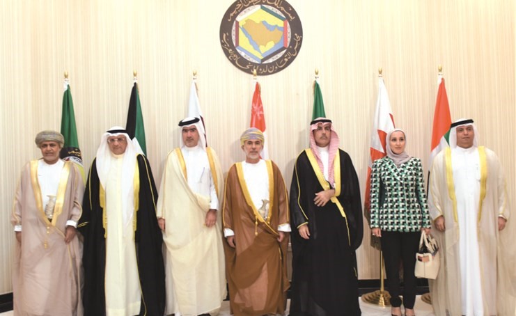د.أحمد الملحم في لقطة جماعية مع رؤساء هيئات أسواق المال الخليجية أو من يعادلهم ﻿