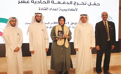 د.حامد العازمي ومطيع العجميخلال تكريم إحدى الخريجات﻿