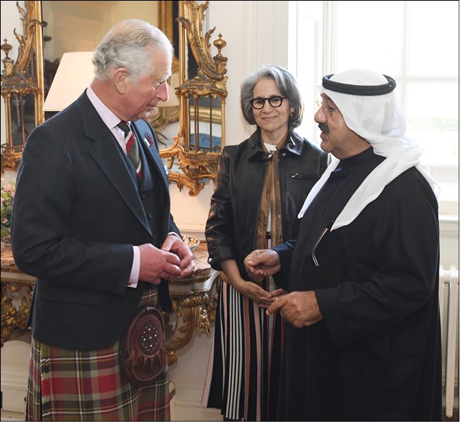 الشيخ ناصر صباح الأحمد خلال لقائه مع ولي عهد بريطانيا الأمير تشالز بحضور الشيخة حصة الصباح
