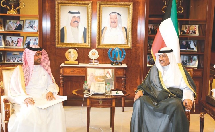 الشيخ صباح الخالد مستقبلا سفير قطر لدى الكويت السفير بندر العطية	﻿