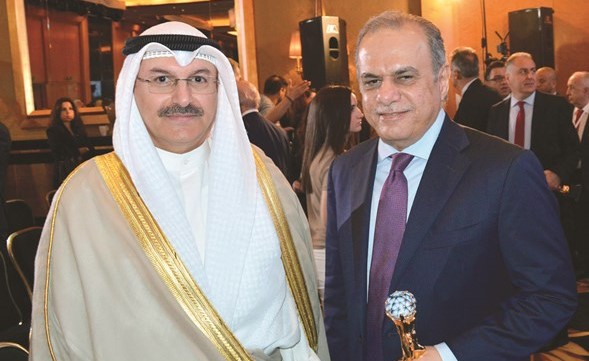 عادل الماجد رئيس اتحاد مصارف الكويت وسفيرنا في لبنان عبد العال القناعي(محمود الطويل)﻿
