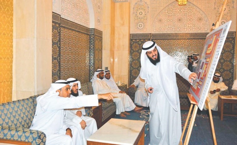 الوزير الشعلة والوكيل عمادي يتابعان شرح رومي الرومي عن الاستعداد في مسجد الدولة الكبير ﻿