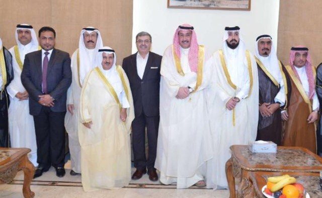  الشيخ ضرغام المالكي والسفير العراقي علاء الهاشمي والشيخ فيصل الحمود والشيخ عامر الفداوي والشيخ كاظم الصيرافي والشيخ حمود السعدون ووكيل وزارة شؤون الهجرة في العراق 