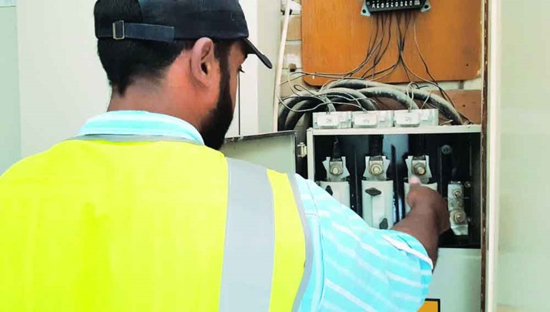 قطع التيار الكهربائي عن 15 عقاراً لسكن العزاب في الفروانية وحولي والأحمدي