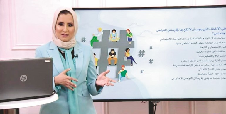 شعاع القاطي خلال إحدى الدورات التدريبية﻿