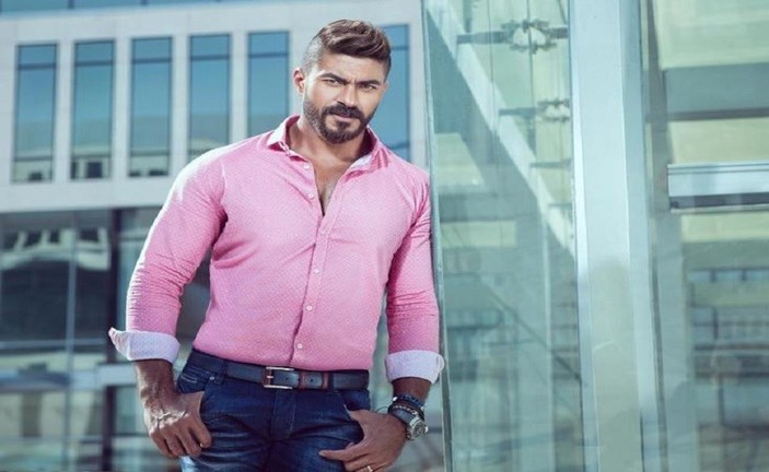 بالفيديو.. نجم عربي يكشف عن إصابته بورم في حباله الصوتية