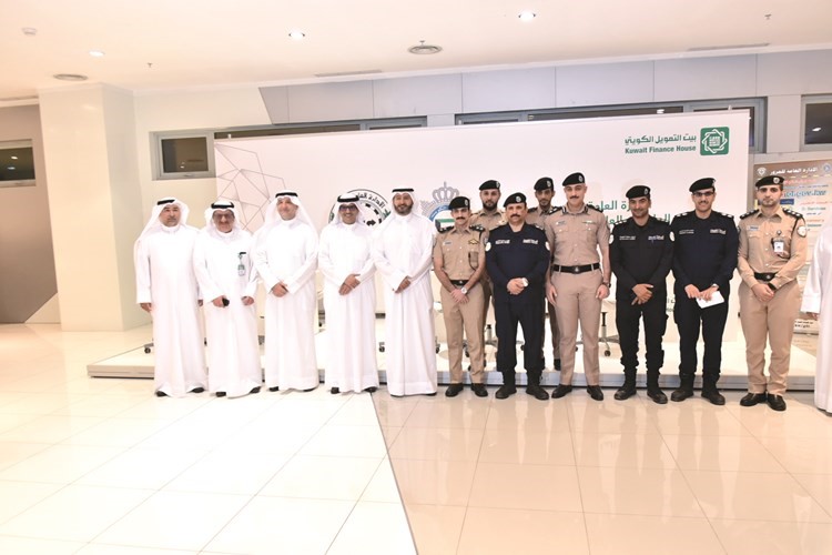 حمد المرزوق ومازن الناهض برفقة رجال الداخلية﻿