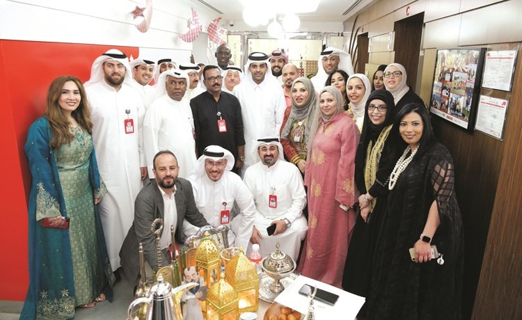 لقطة جماعية مع إدارة الموارد البشرية﻿
