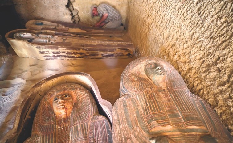 اكتشاف مقبرة مزدوجة بالهرم تعود إلى «الأسرة الخامسة»