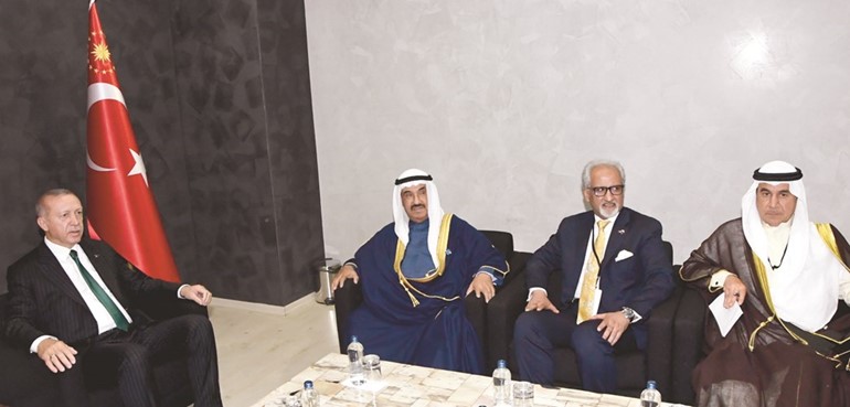 ممثل سمو الأمير - سمو الشيخ ناصر المحمد خلال لقائه مع الرئيس رجب طيب أردوغان بحضور السفير غسان الزواوي﻿