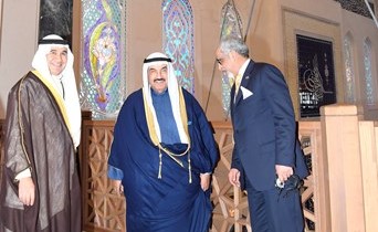 سمو الشيخ ناصر المحمد الأحمد خلال جولة في جامع تشاملجا﻿