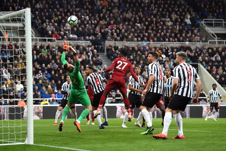 ليفربول يهزم نيوكاسل ويعاود التصدر