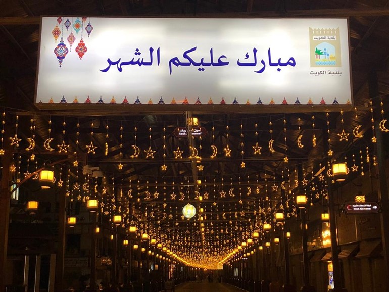 "أسواق المباركية" تتزين بمناسبة الشهر الفضيل