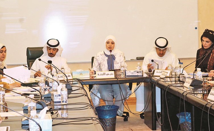 م.مها البغلي مترئسة اجتماع اللجنة البيئية ﻿