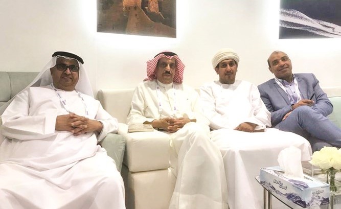 أعضاء مجلس إدارة المركز العربي الإعلامي السياحي الزميل جاسم التنيب متوسطا د. سلطان اليحيائي وحسين المناعي وخالد خليل﻿