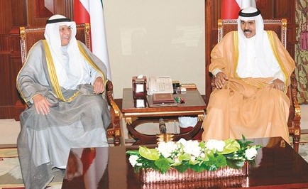 سمو ولي العهد الشيخ نواف الأحمد مستقبلا الشيخ خالد الجراح﻿