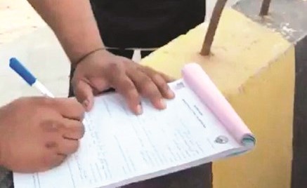 تسجيل إحدى المخالفات على جسر جابر﻿