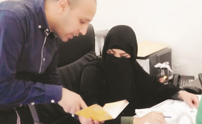 تحرير احدى المخالفات خلال الجولة﻿