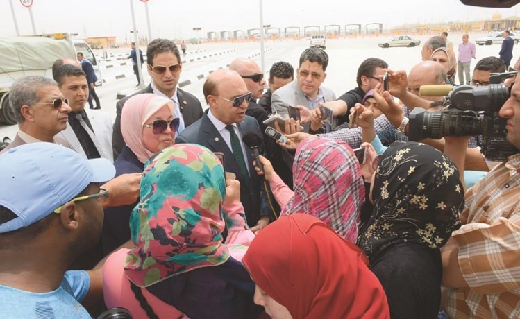 الفريق مهاب مميش يشهد التشغيل التجريبي لأنفاق الإسماعيلية﻿