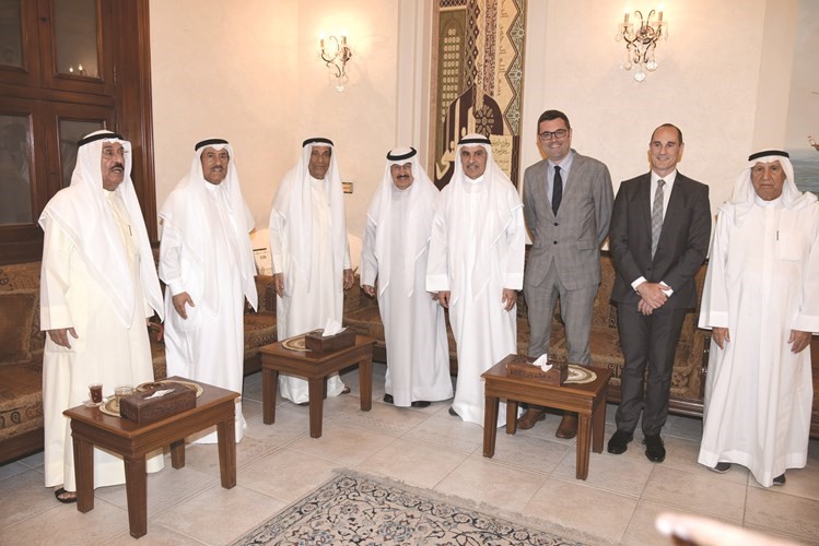 السفير الأسترالي جوناثان غيلبرت وعدد من المهنئين﻿