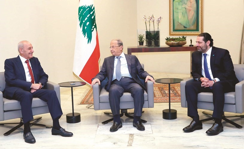 الرئيس عون خلال لقائه رئيس مجلس النواب نبيه بري ورئيس مجلس الوزراء سعد الحريري في بعبدا (محمود الطويل)﻿