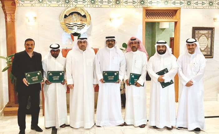 أسامة العتيبي متوسطا الإعلاميين المكرمين﻿
