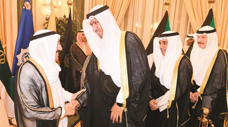 د. فهد العفاسي ود. حامد العازمي وعبداللطيف السريع يباركون لصاحب السمو﻿