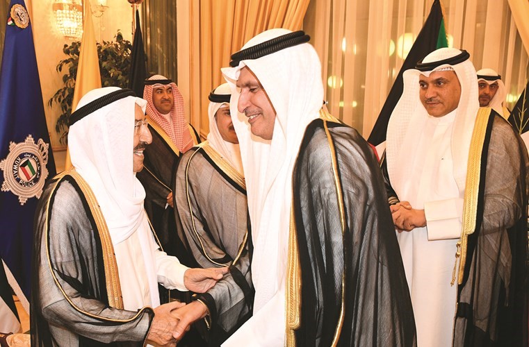 سمو الأمير يتلقى تهنئة عصام الصقر ويبدو م. سالم الأذينة﻿