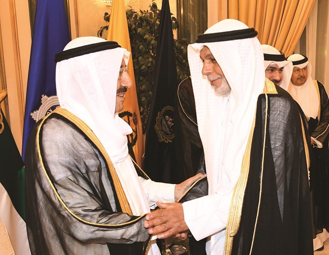 صاحب السمو الأمير الشيخ صباح الأحمد يتلقى تهنئة المستشار يوسف المطاوعة﻿