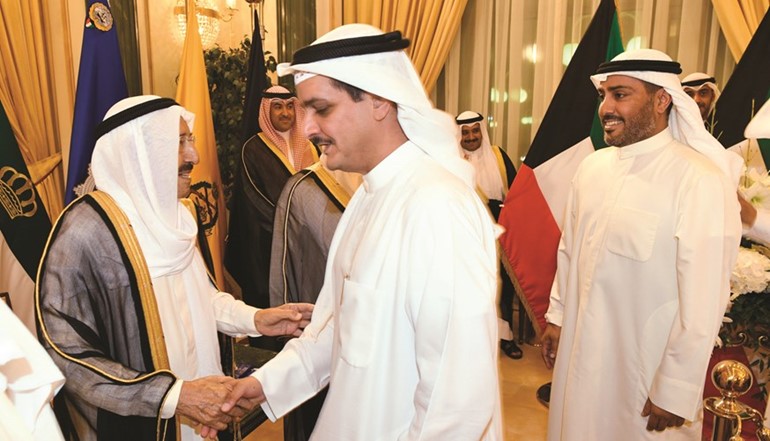 إياد الخرافي وأنور الخرافي يقدمان التهاني﻿