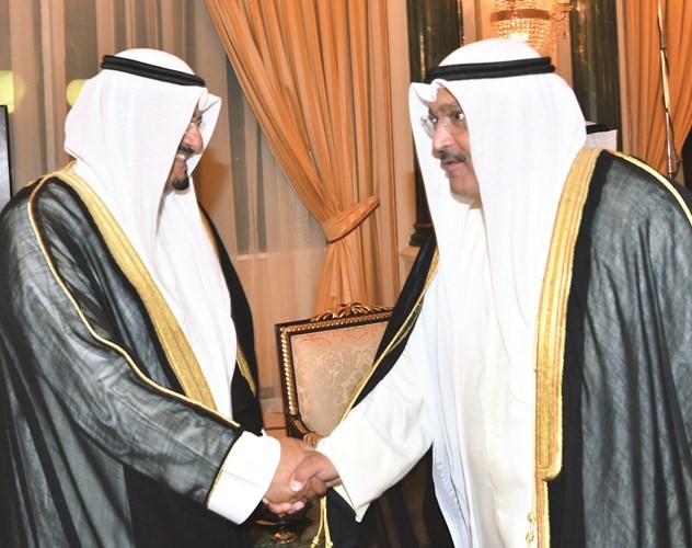 الشيخ أحمد العبدالله يتبادل التهاني مع الشيخ فهد السعد﻿